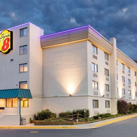 Отель Super 8 By Wyndham Фредерик Экстерьер фото